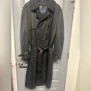 PERUSAL vintage men’s black trench coat with zip out lining. Size 44R! Superb!